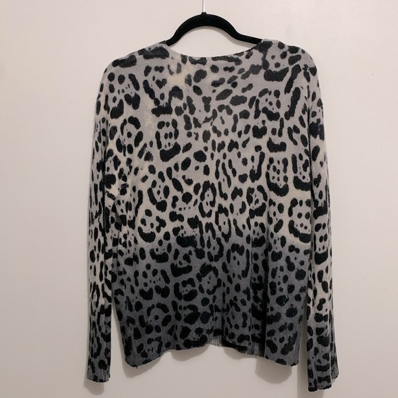 360 CASHMERE Lauren Leopard Print Cashmere Sweater size M. 100% cashmere $380USD - Picture 3 of 4